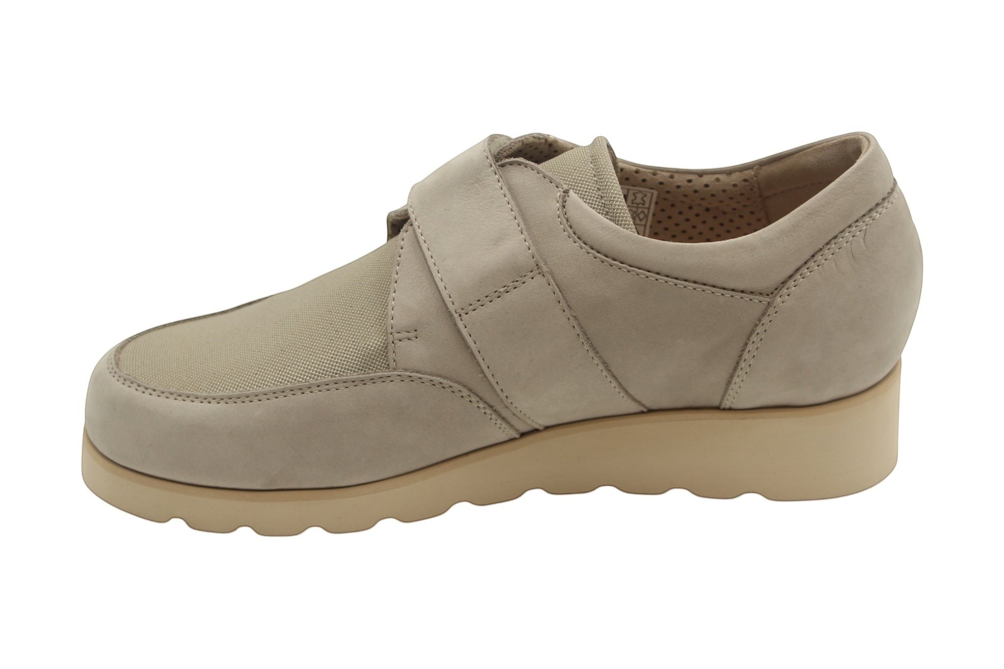 Scarpa Elite Tomasi Store Caterina in nabuck color ghiaccio con chiusura a strappo e calzata ampia XL